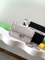 高仿包包chanel香奈兒新款淺灰皮配布斜挎單肩包AS5243