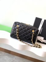 高仿精品chanel香奈兒新款黑色保齡球油蠟羊皮斜挎包AS5125