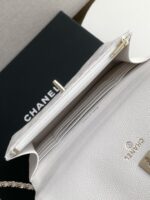 頂級高仿chanel香奈兒新款白色金扣手提雙肩包