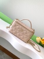 chanel香奈兒原單新款杏色小巧鏈條口紅包金扣小羊皮