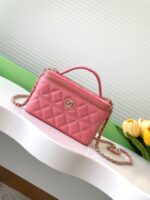 chanel香奈兒原單新款粉色時尚小巧鏈條口紅包金扣小羊皮