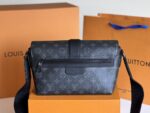 高仿LV路易威登Monogram 黑花 Taurillon郵差包