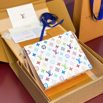 高仿奢飾品LV路易威登白彩聯名上隆手拿包
