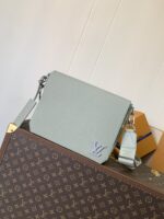高仿包包LV Aerogram灰色郵差包