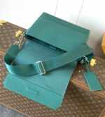高仿精品LV Aerogram草綠色郵差包