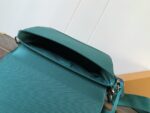 高仿精品LV Aerogram草綠色郵差包