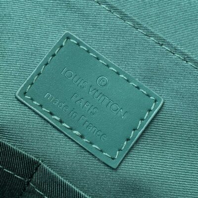 高仿精品LV Aerogram草綠色郵差包