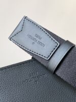 高仿LV新款M57081黑色Aerogram單肩包