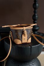 頂級NOÉ PURSE LV CHARMS M47125水桶包