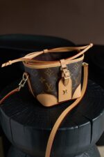 頂級NOÉ PURSE LV CHARMS M47125水桶包