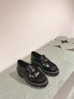 高仿鞋LV早秋專櫃新款走秀黑色樂福鞋