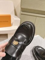 高仿鞋LV早秋專櫃新款走秀黑色樂福鞋
