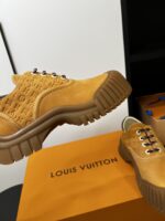 高仿精品LV Metropolis新款姜黃色馬丁靴女款
