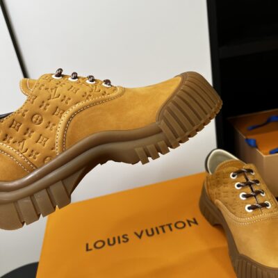 高仿精品LV Metropolis新款姜黃色馬丁靴女款