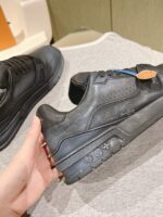 高仿莆田鞋LV Trainer PCV 情侶款運動鞋