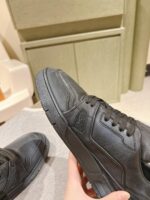 高仿莆田鞋LV Trainer PCV 情侶款運動鞋