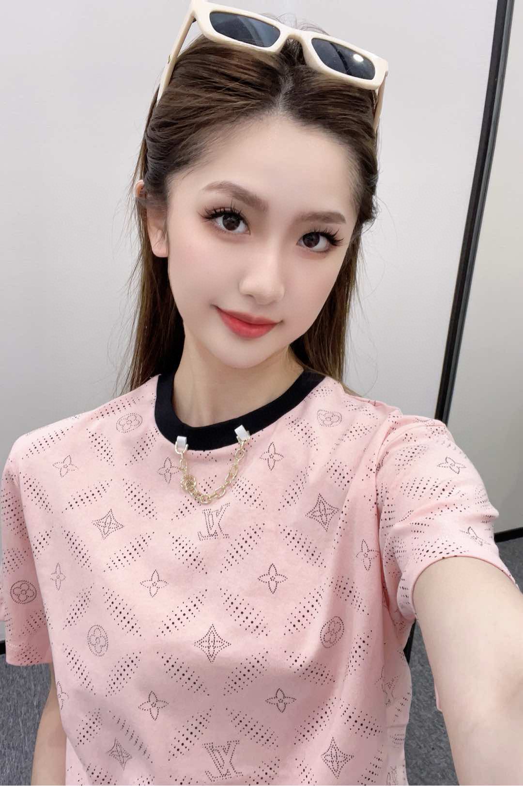 高仿LV女新款粉色圓領印花鏈條短袖