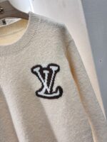 頂級LV2025新品米白色女圓領鉤花字母套頭毛衣