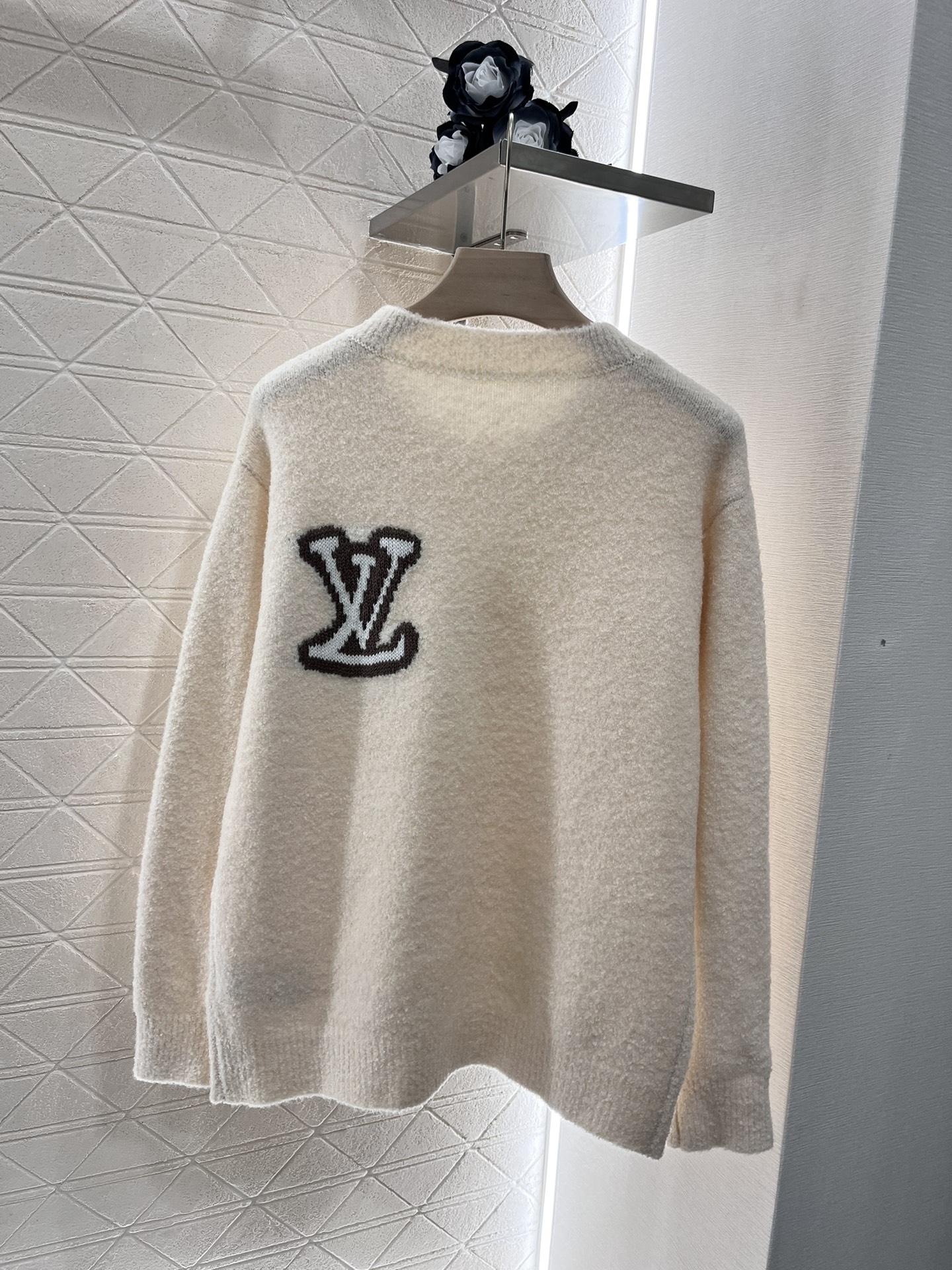 頂級LV2025新品米白色女圓領鉤花字母套頭毛衣