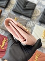 高仿錢包YSL聖羅蘭SAINT LAURENT粉色三折短夾403943