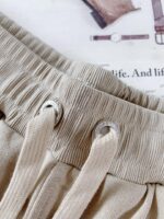 A貨AMI新款卡其運動愛心刺繡短褲