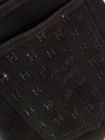 為您挑選合適尺寸 – 多種顏色可供選擇。 請在尺寸表中檢查您的最佳腰圍尺寸。 這款舒適的男款長褲設計大方寬鬆,實用且易於穿脫,而不會影響經典外觀。