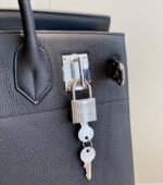 高仿包包Hermes愛馬仕新款Birkin HAC 38CM黑色銀扣手提包