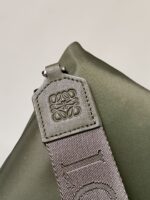 高仿LOEWE羅意威Puffer Goya大號墨綠郵差包9120