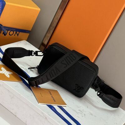 LV高仿Alpha Wearable 相機包M59161