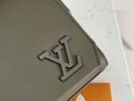 LV高仿Takeoff小號Aer郵差包M25125