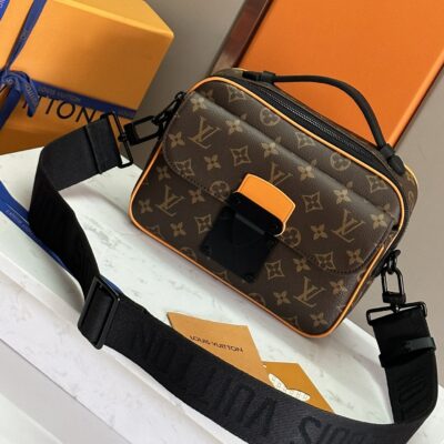 LV復刻老花黃皮S Lock郵差包M46688