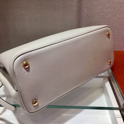 原單PRADA普拉達經典款白色斜挎包1BG775