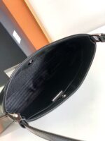 高仿PRADA普拉達黑色hobo腋下包1BC499