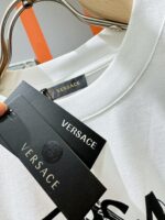 高仿衣服Versace凡賽斯2025款新品時尚設計短袖