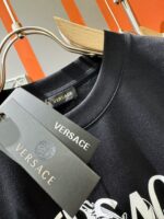 高仿衣服Versace凡賽斯2025款新品時尚設計黑色短袖T恤
