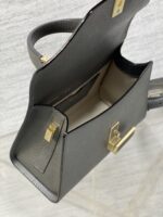 1比1複刻𝐕𝐚𝐥𝐞𝐗𝐭𝐫𝐚包包 Iside Crossbody Micro bag 手提包單肩包 鋼鐵灰