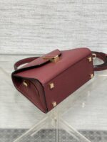 1比1複刻𝐕𝐚𝐥𝐞𝐗𝐭𝐫𝐚包包 Iside Crossbody Micro bag 手提包單肩包 酒紅色