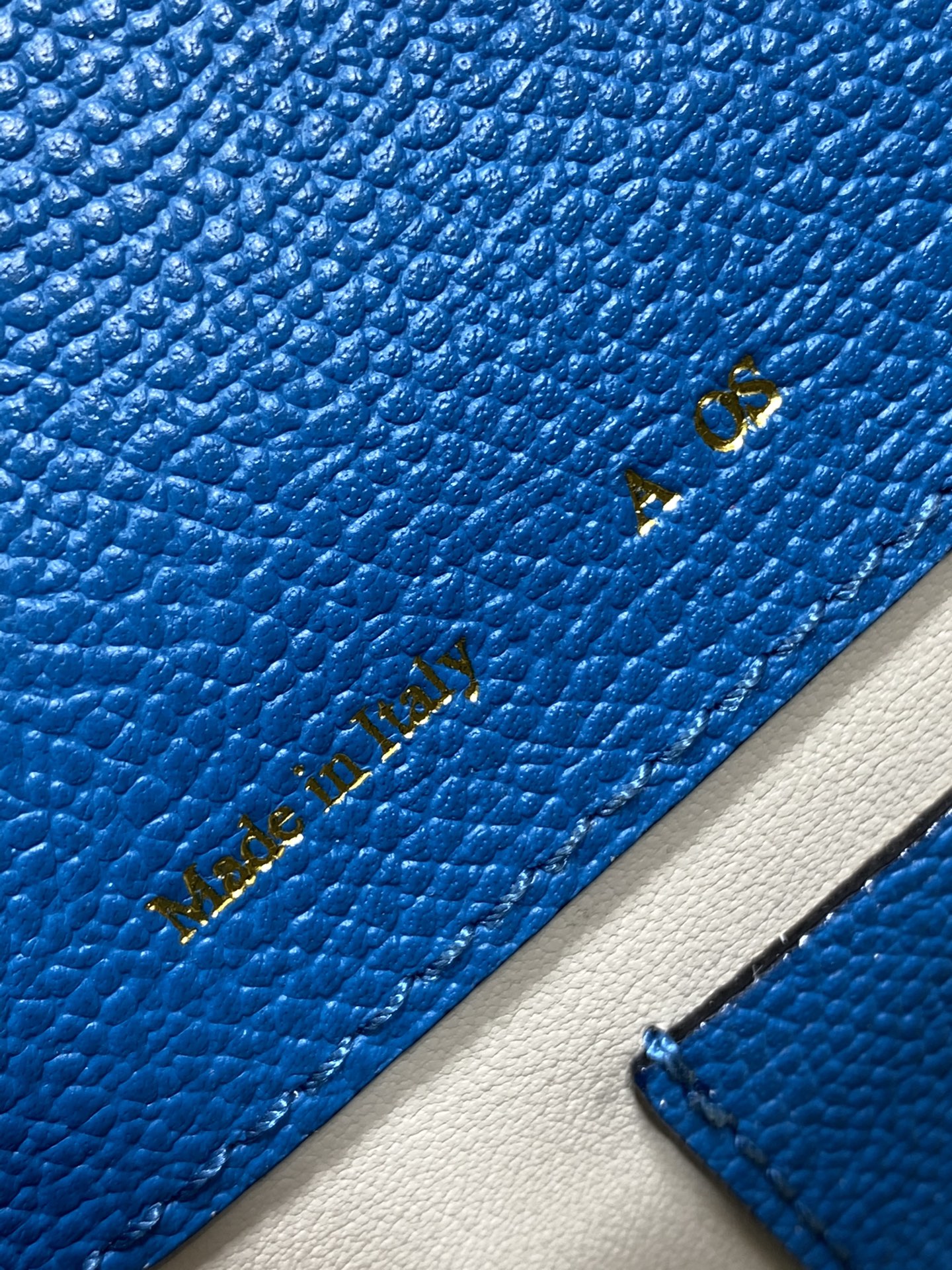 1比1複刻𝐕𝐚𝐥𝐞𝐗𝐭𝐫𝐚包包 Iside Crossbody Micro bag 手提包單肩包 鈷藍色