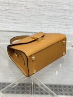高仿𝐕𝐚𝐥𝐞𝐗𝐭𝐫𝐚包包 Iside Crossbody Micro bag 手提包單肩包 焦糖色