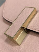 高仿𝐕𝐚𝐥𝐞𝐗𝐭𝐫𝐚包包 Iside Crossbody Micro bag 手提包單肩包 櫻花粉