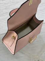 高仿𝐕𝐚𝐥𝐞𝐗𝐭𝐫𝐚包包 Iside Crossbody Micro bag 手提包單肩包 櫻花粉
