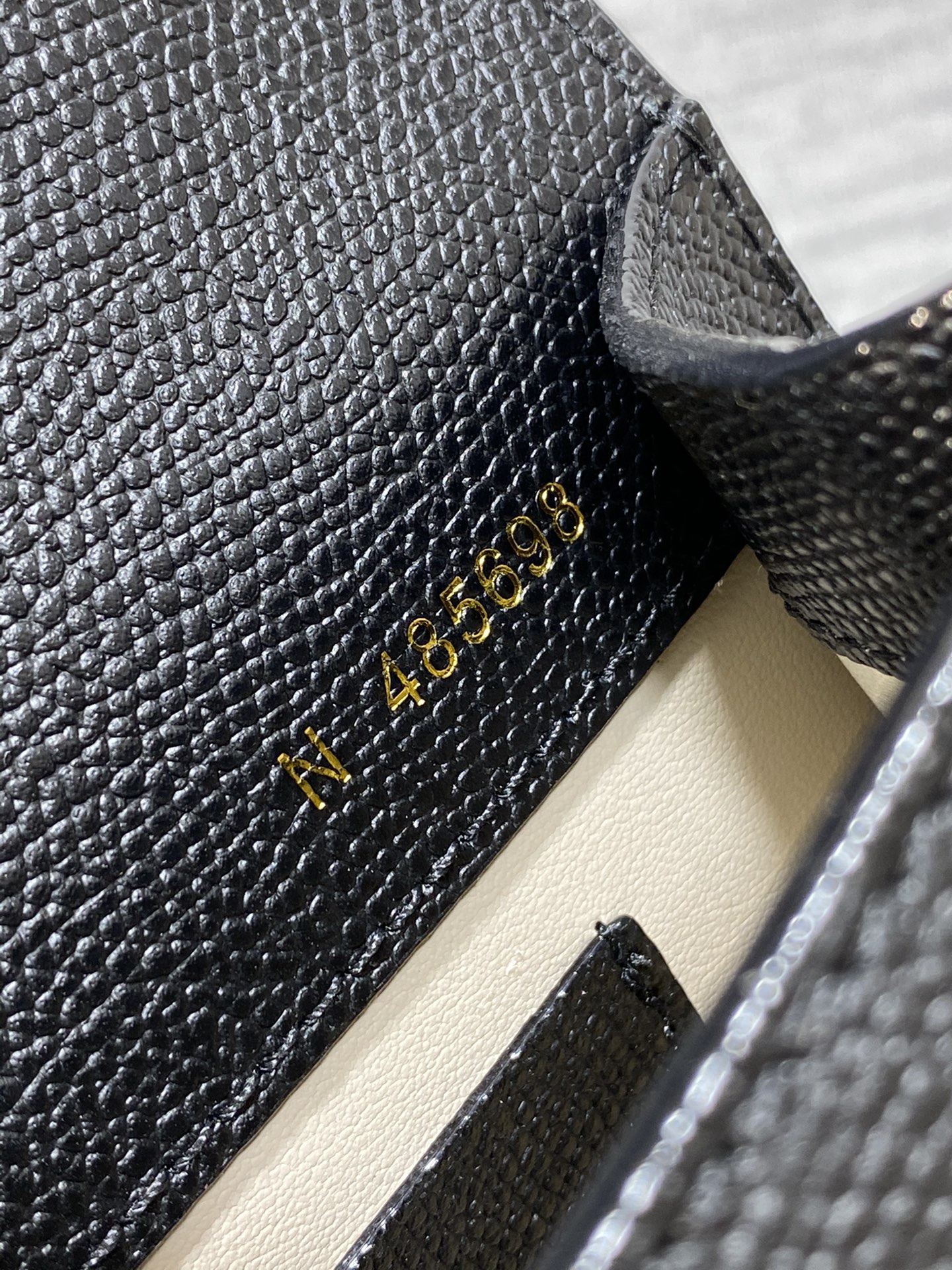 高仿𝐕𝐚𝐥𝐞𝐗𝐭𝐫𝐚包包 Iside Crossbody Micro bag 手提包單肩包 黑色