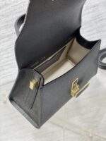 高仿𝐕𝐚𝐥𝐞𝐗𝐭𝐫𝐚包包 Iside Crossbody Micro bag 手提包單肩包 黑色