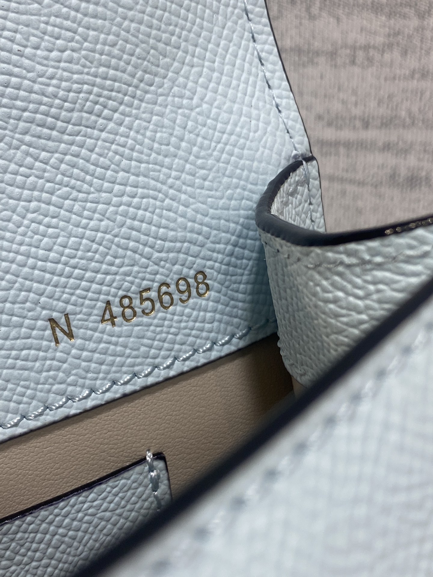 高仿𝐕𝐚𝐥𝐞𝐗𝐭𝐫𝐚包包 Iside Crossbody Micro bag 手提包單肩包 湖水藍