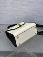 高仿𝐕𝐚𝐥𝐞𝐗𝐭𝐫𝐚包包 Iside Crossbody Micro bag 手提包單肩包 黑拼白