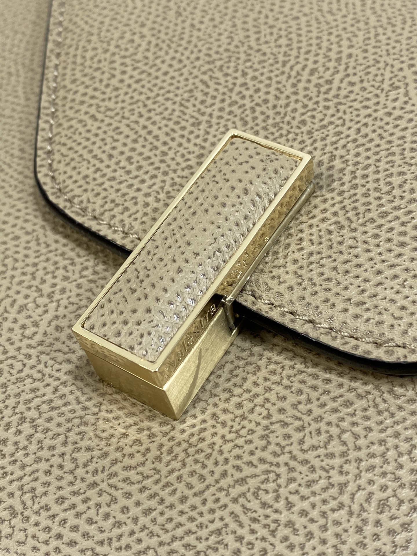 原單A貨𝐕𝐚𝐥𝐞𝐗𝐭𝐫𝐚包包 Iside Top handle mini bag 手提包單肩包 大象灰