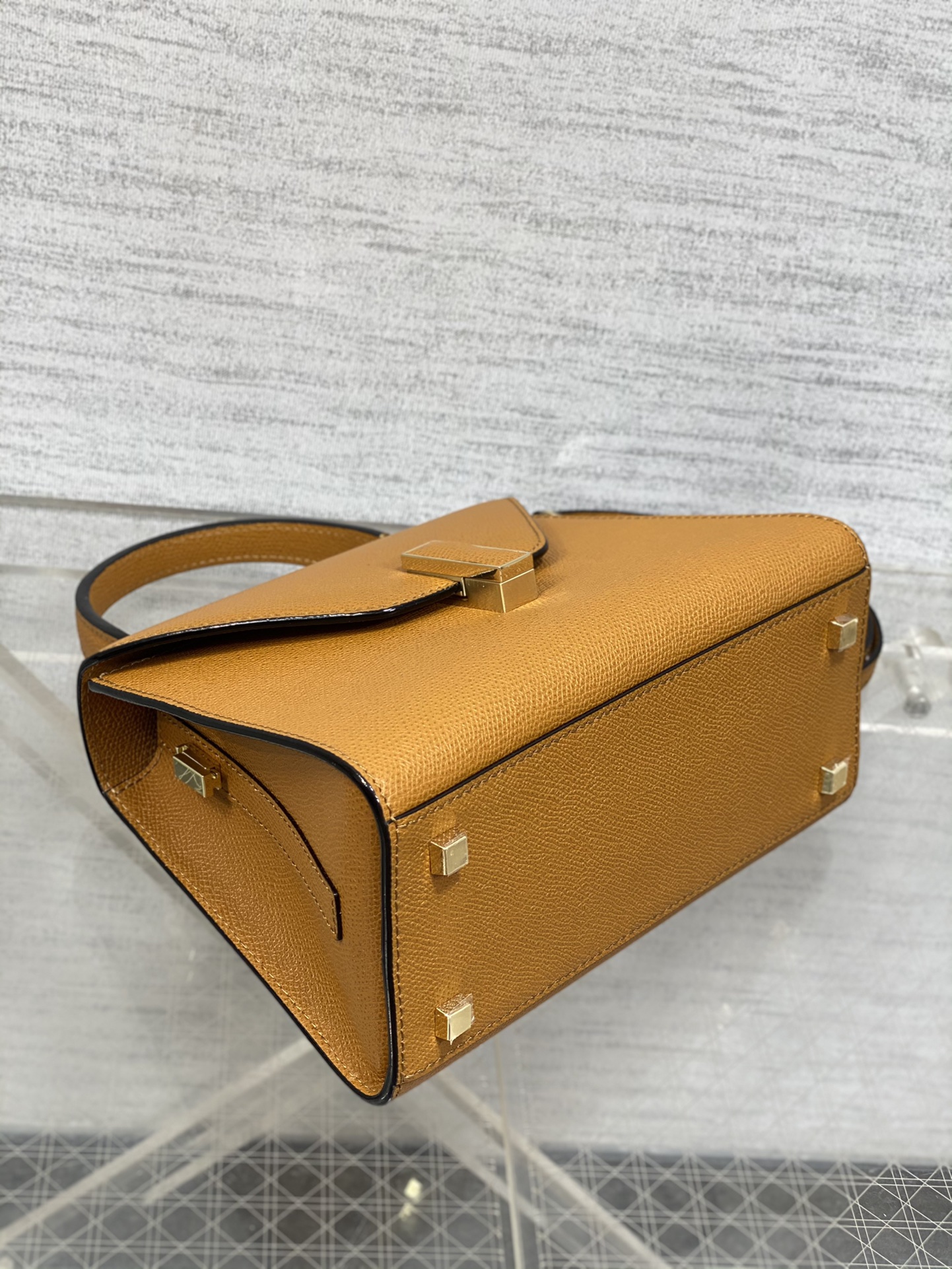 原單A貨𝐕𝐚𝐥𝐞𝐗𝐭𝐫𝐚包包 Iside Top handle mini bag 手提包單肩包 焦糖色