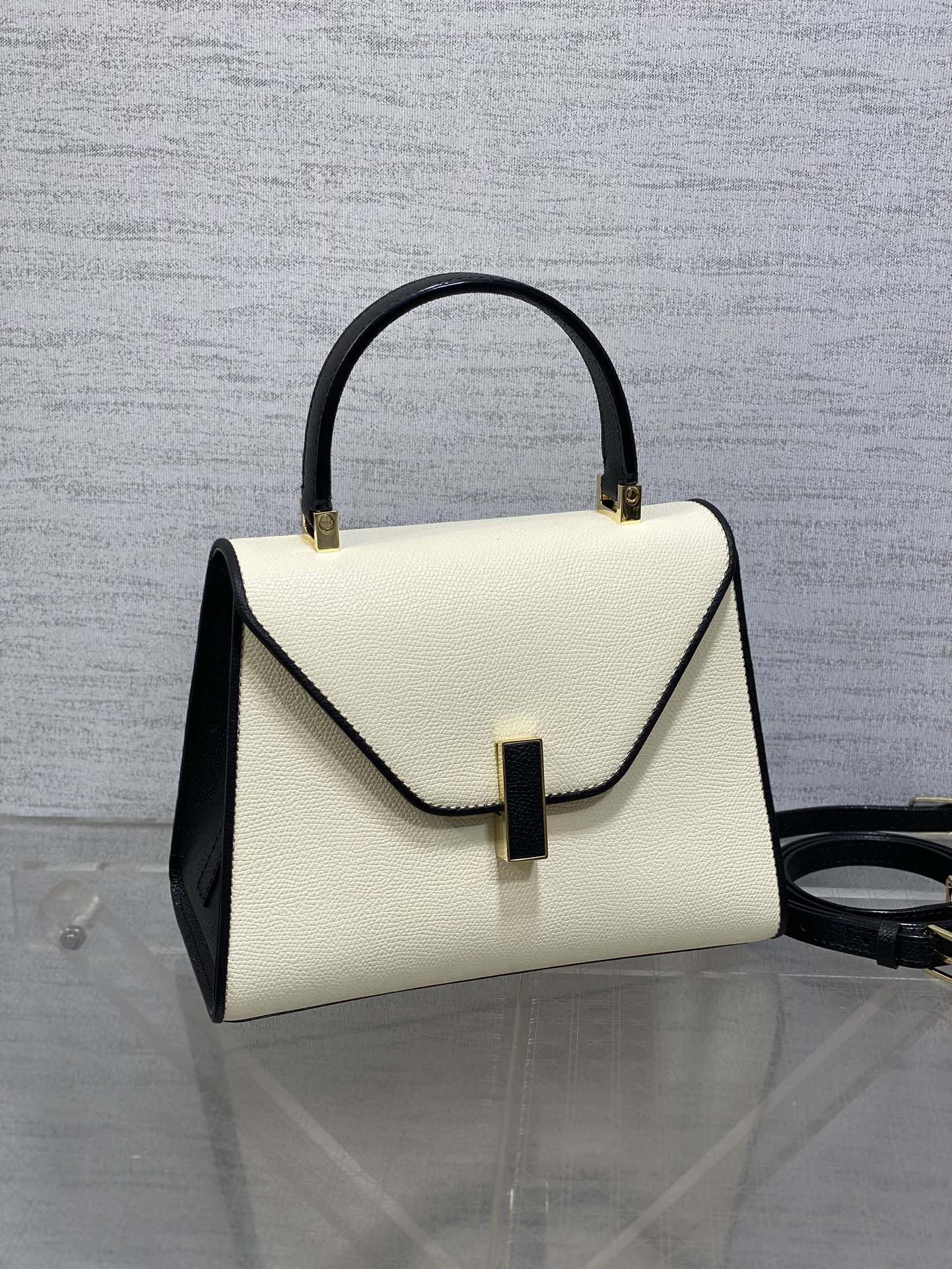 原單A貨𝐕𝐚𝐥𝐞𝐗𝐭𝐫𝐚包包 Iside Top handle mini bag 手提包單肩包 黑拼白