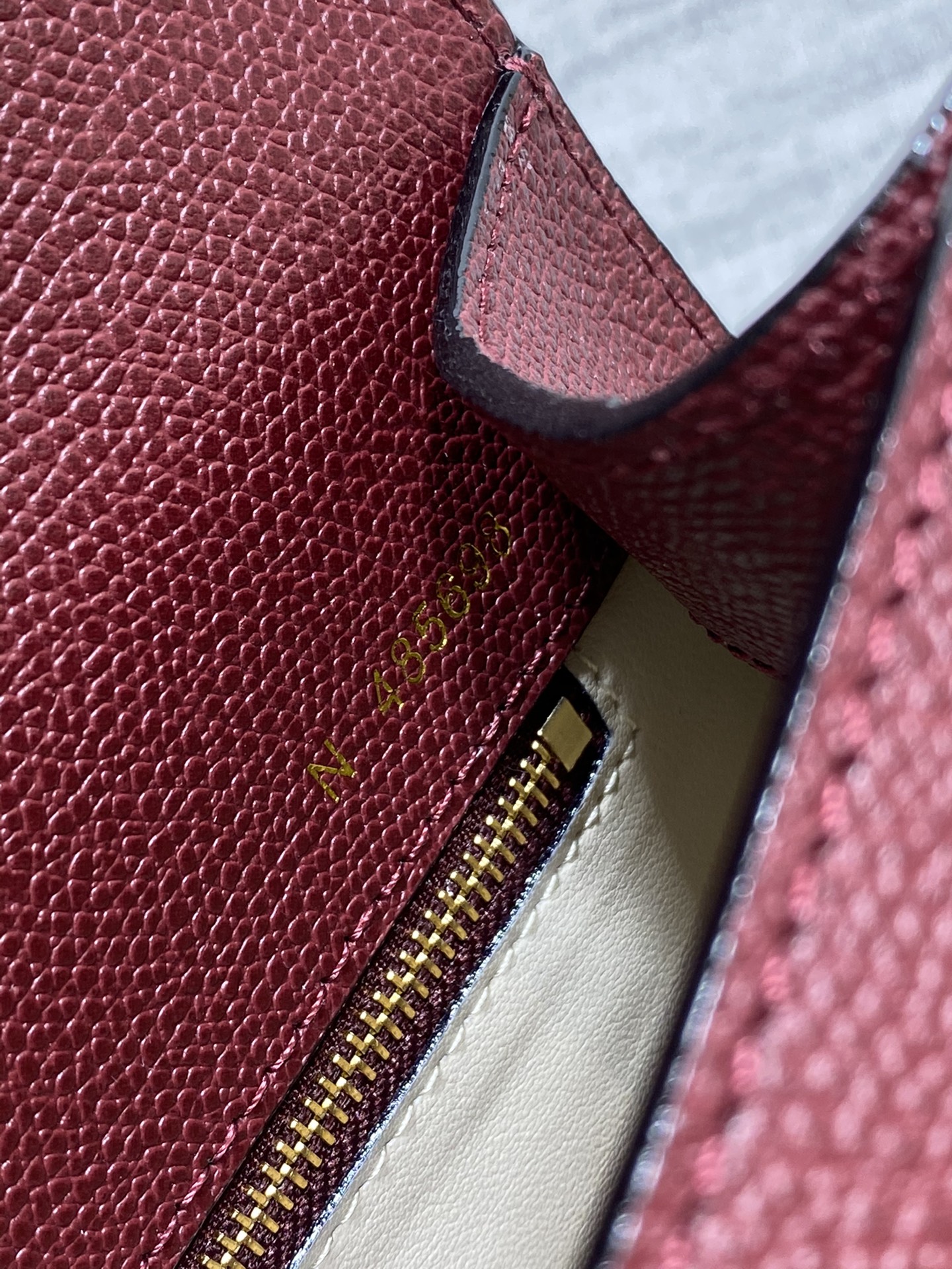 複刻高仿𝐕𝐚𝐥𝐞𝐗𝐭𝐫𝐚包包 Iside Top handle medium bag 手提包單肩包 酒紅色