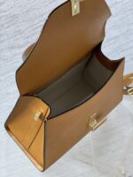 複刻高仿𝐕𝐚𝐥𝐞𝐗𝐭𝐫𝐚包包 Iside Top handle medium bag 手提包單肩包 焦糖色